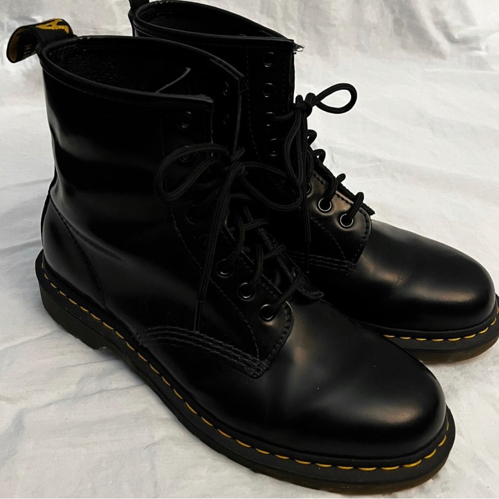 DOC MARTENS, Good condition size US 7 Medium